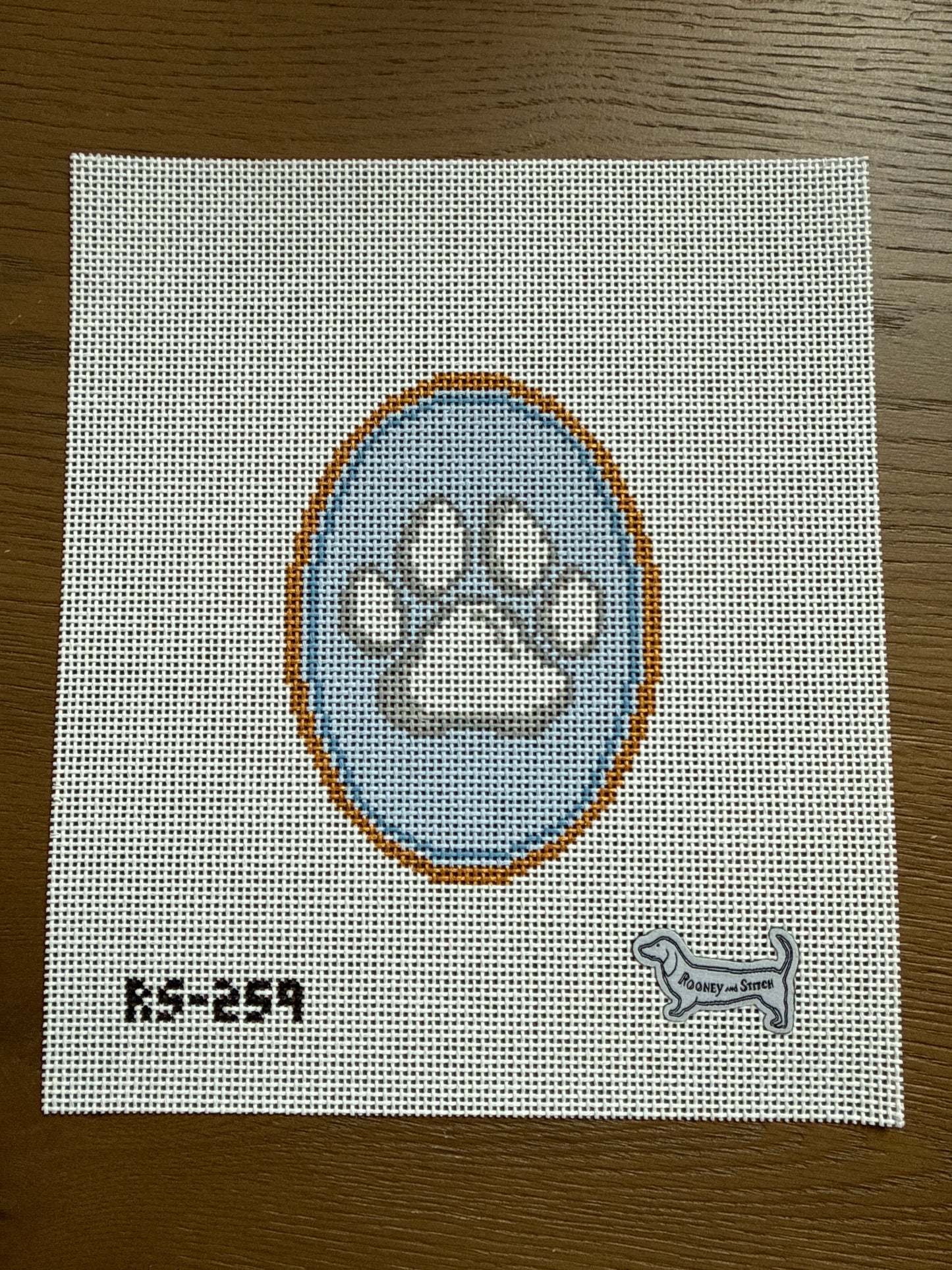 Paw Print Cameo - 13 mesh