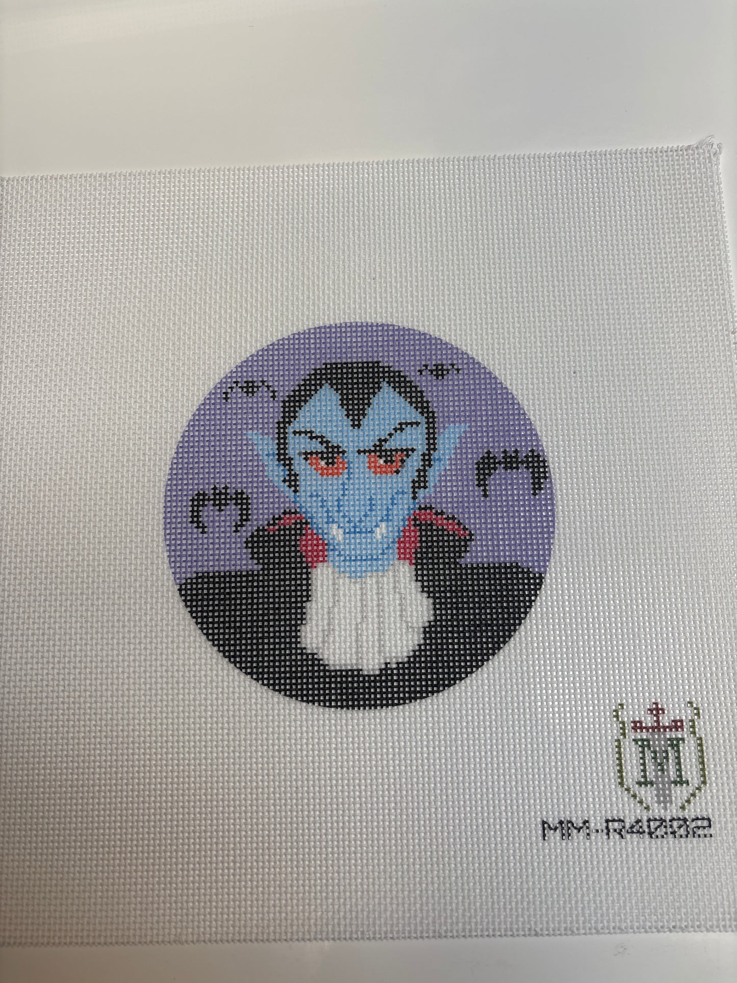 MM-R4002 Dracula Round - Trunk Show