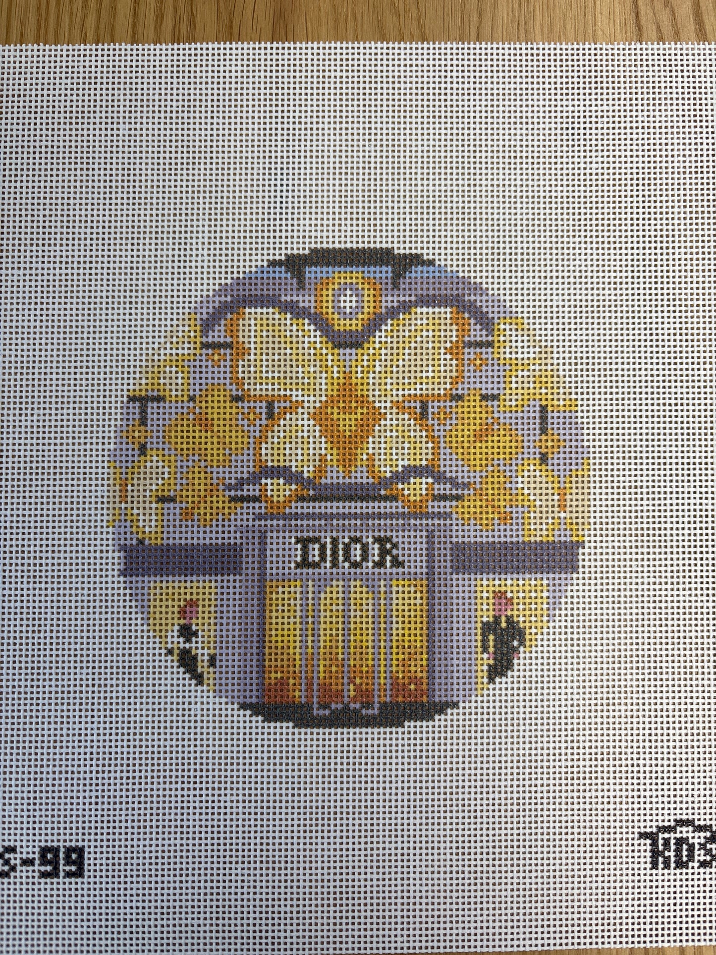 Dior Round
