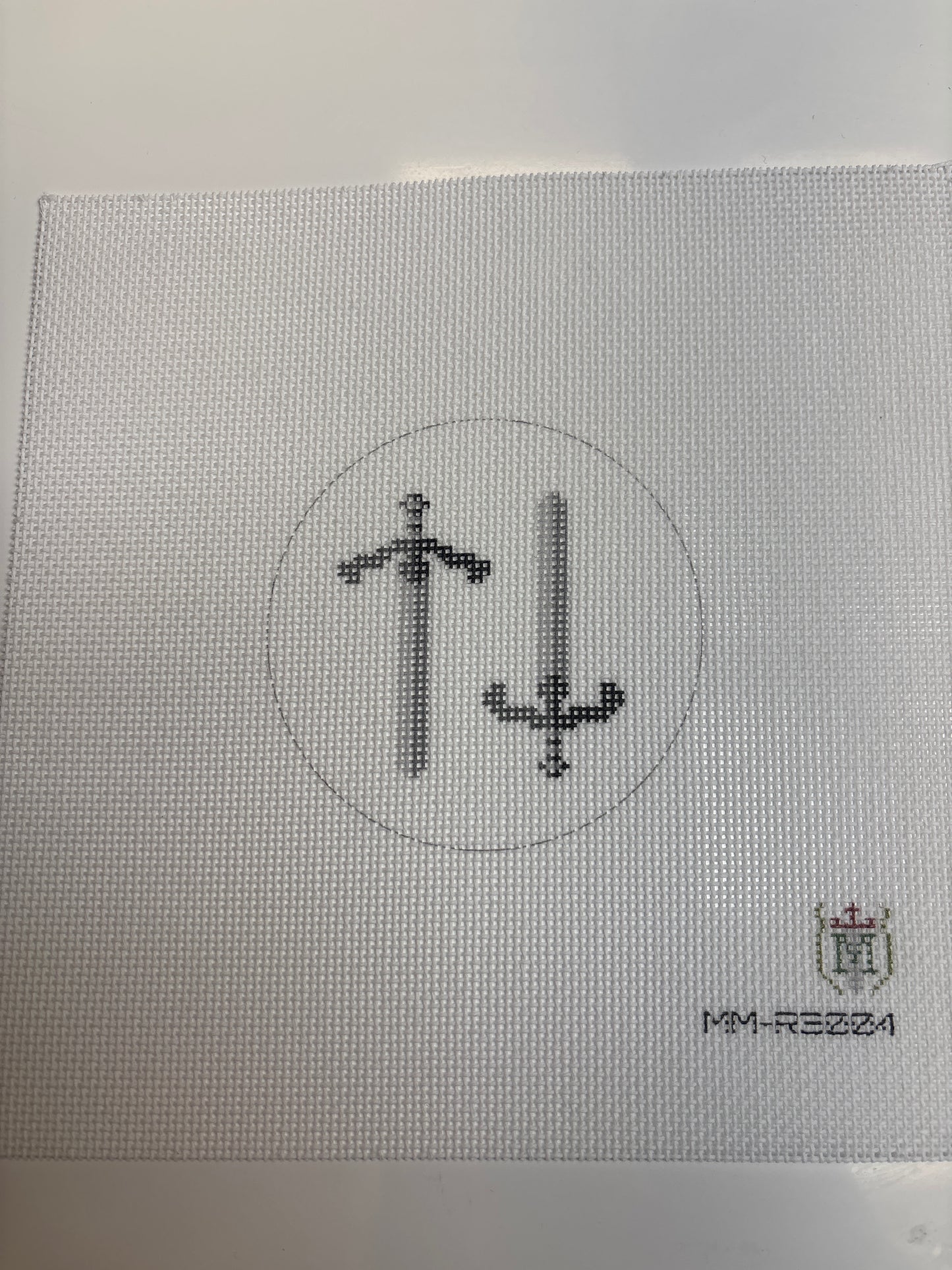 MM-R3004 Twin Swords Round- Trunk Show